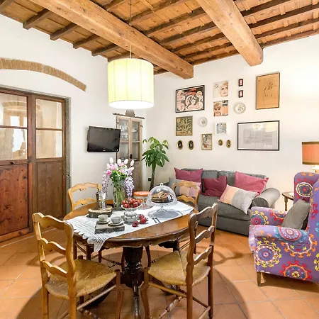 4 Real Apartment *