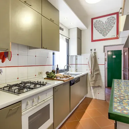 4 Real Apartment *